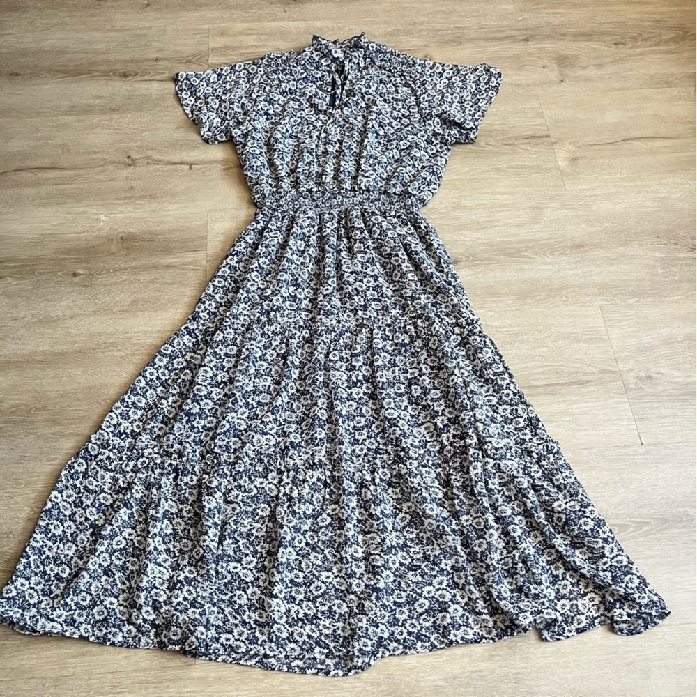Melrose & Market Floral Midi Dress Wedding Guest Small Flutter Sleeve Tiered S - Picture 3 of 10